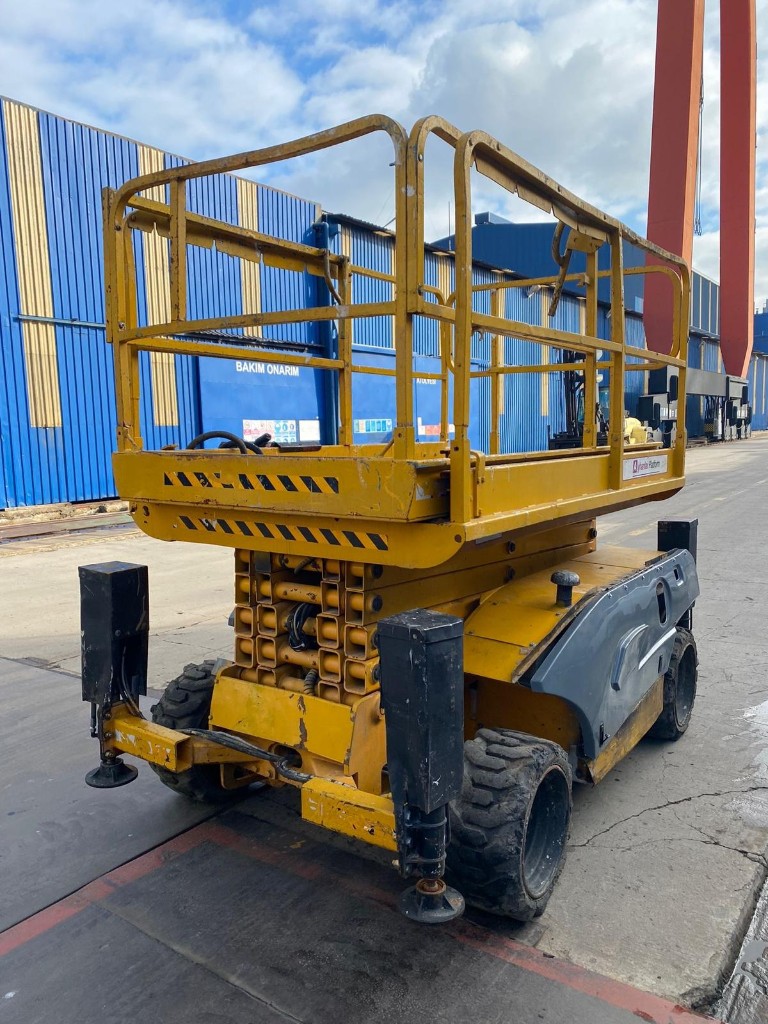 Satılık 2. EL 12 m. 4x4 Dizel Makaslı Platform.